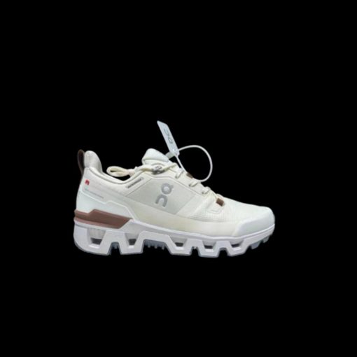 White On Cloudwander Waterproof Shoes